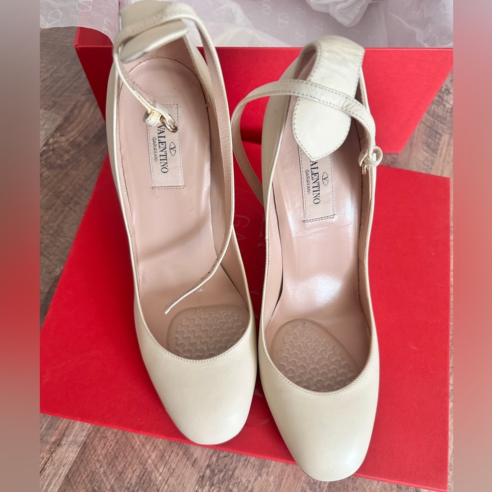 Valentino Garavani Beige Ankle Strap Heels - Picture 2 of 15